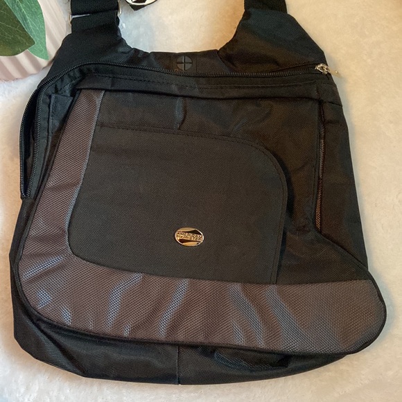NWT American Tourister Black Cross Body Travel Bag Adjustable Strap - Picture 2 of 11